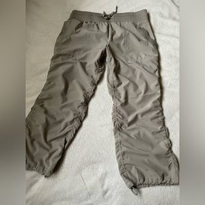 Kyodan womens Capri jogger size M color gray